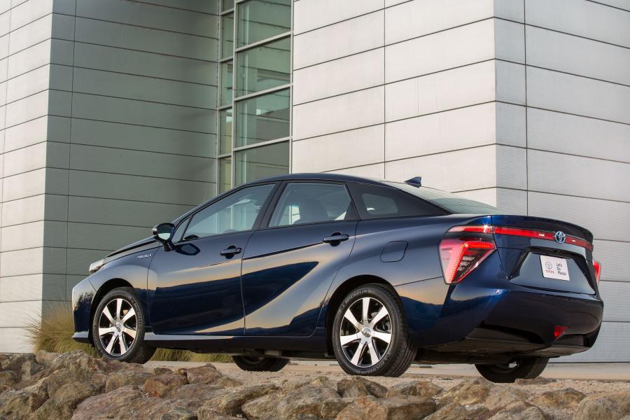  Toyota FCV 2015 года  (US) (фото 15 из 23)